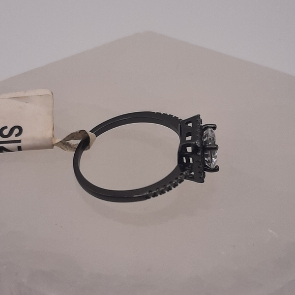 R850 Sterling Silver Ring - Charmed Aroma - Picture 6 of 8